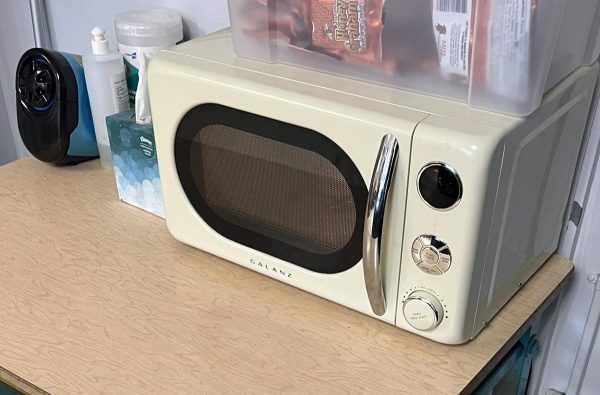 Students and staff share the microwave in Room 400. 