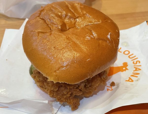 If students were allouwed off campus for lunch, some would head to Popeyes for its chicken sandwich. 