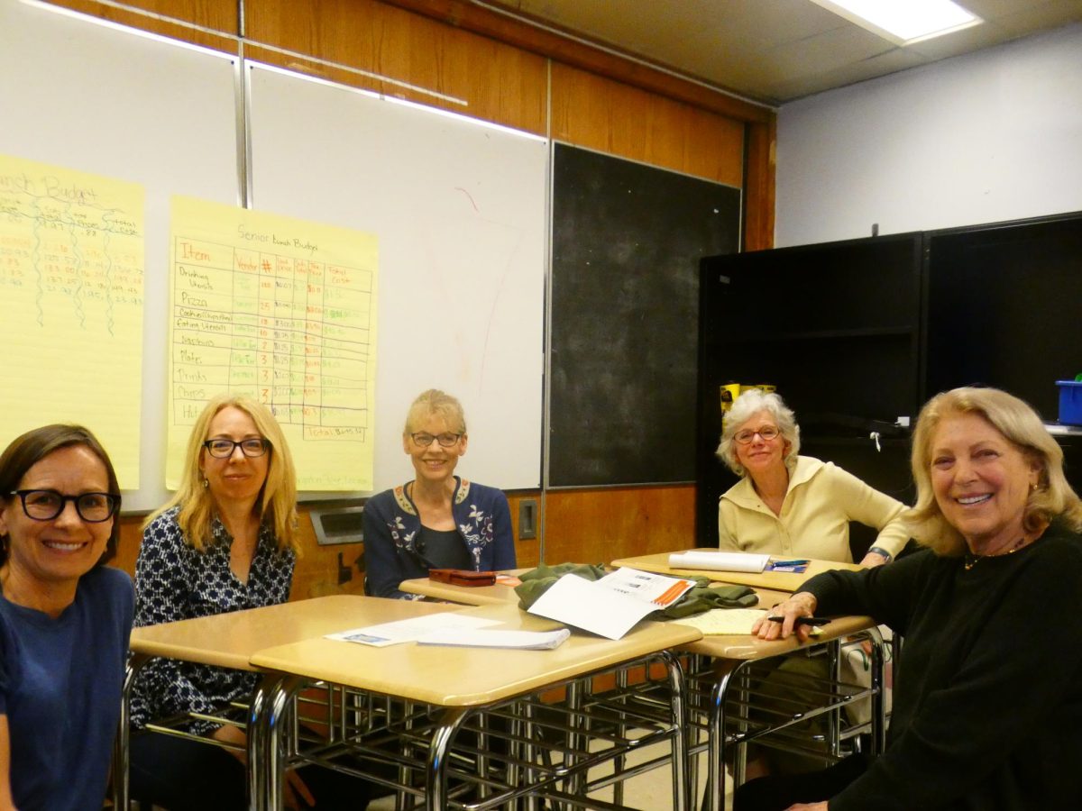 On May 6, the Bronx River News staff opened its classroom to members of PressPassNYC and Wellmet.
(From left to right)
Lara Bergen, Beth Fertig, Michele Meliand, Nancy Fisher Schulte, and to top it off Joan Falk